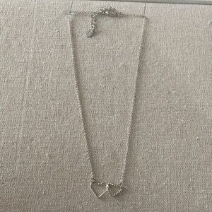 Rare Aerie Vintage Charm Linked Hearts Pendant Necklace - Silver toned